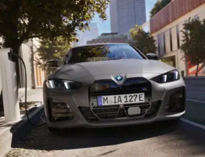 [Türkçe] BMW i4 M60, 601 HP ve 551 km Menzille Sahip Olarak Yüksek Performanslı EV Rakiplerini Hedefliyor