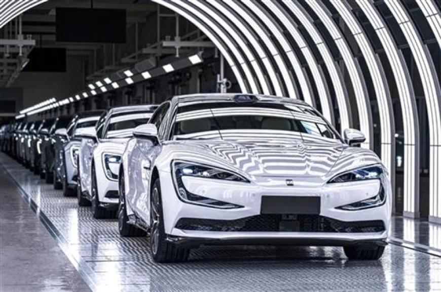 BYD Yangwang U7 Launches as World’s First Super Four-Electric Flagship Sedan with Over 1300 HP