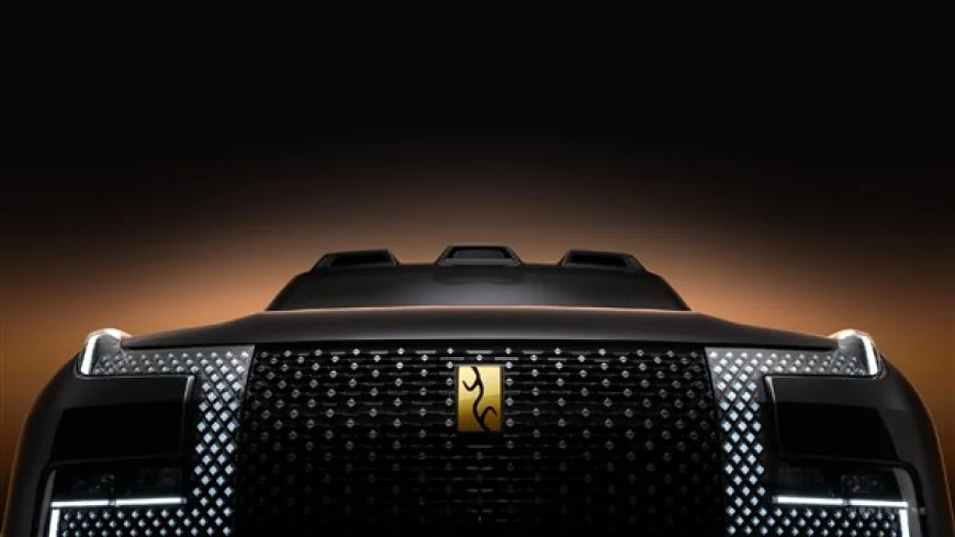 BYD Yangwang U8L Unveiled in New Obsidian Black and Solar Gold Colorway at 2025 GBA Auto Show